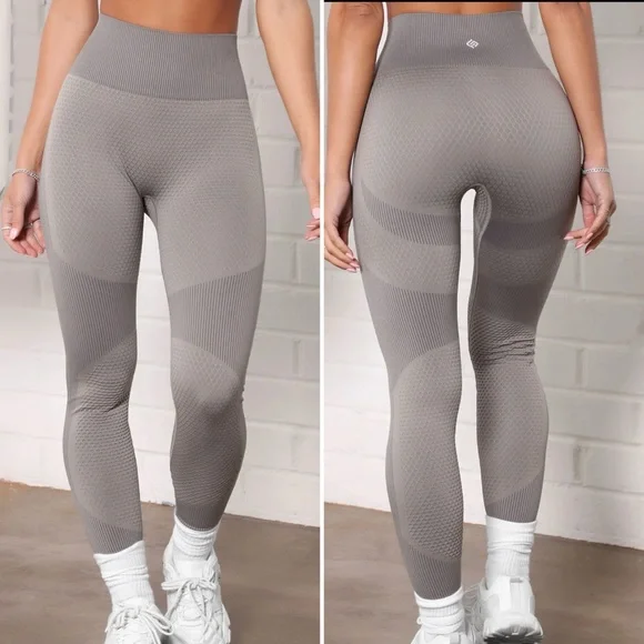 Fashion Nova Matrix Seamless Workout Set GREY SMALL NWT - Picture 3 of 6